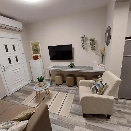 Marina's Apartman Peraía